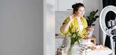 featured image for content creator vs influencer
