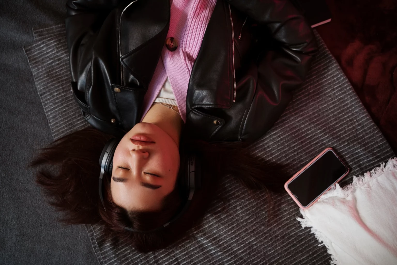 Why Does ASMR Make Me Sleepy? The Scientific Explanations