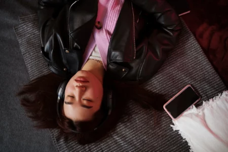Why Does ASMR Make Me Sleepy? The Scientific Explanations