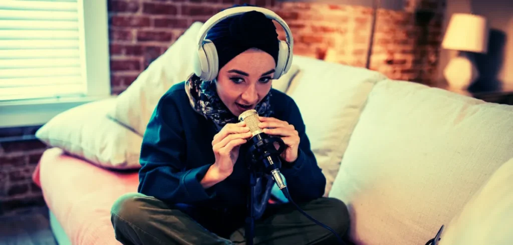 15 Podcast Indonesia Terbaik 2025: Seru dan Inspiratif! Featured Image podcast Indonesia